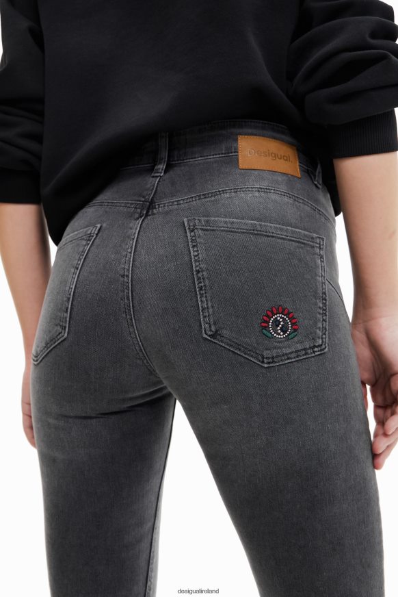 Desigual Women Embroidered skinny push-up jeans Clothing PFVZ0B551